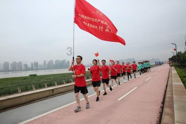在微信朋友圈公开恋人算是出轨么？游戏画面